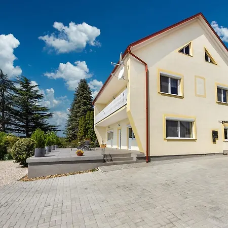 In - Balaton 43108 Apartament *